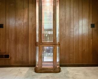 PULASKI FURNITURE CORP CURVED CURIO CABINET