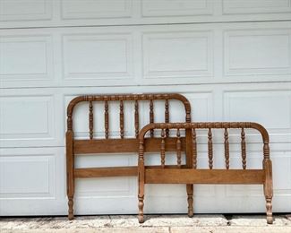 JENNY LIND SPINDLE TWIN HEADBOARD AND FOOTBOARD