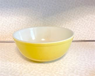 PYREX 404 Mixing Bowl - Yellow
