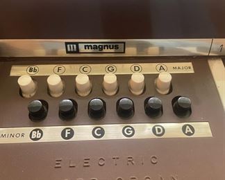 Magnus Electric Organ