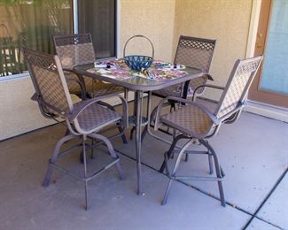 Outdoor cafe table and chairs(x4)