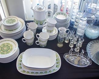 Decorative dining set, glassware