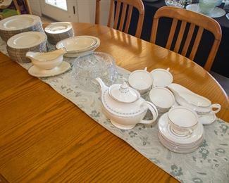 Decorative porcelain sets
