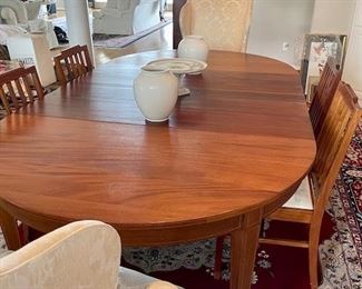 Vintage Traditional Dining Table w/6 Chairs 4 Leaves $599 (96”L x 54”W)