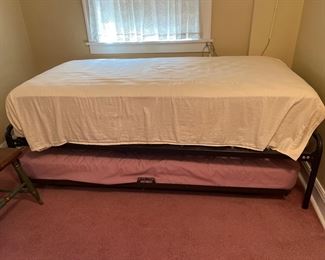 trundle bed like new