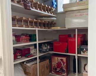 Entertainment ware & wine racks