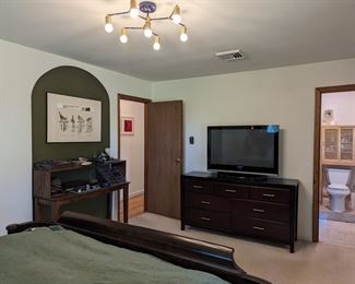Dark brown dresser, Accesorries table, Large TV, bathroom vanity furniture