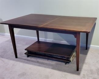 Lane Dining/Kitchen Table w/ Two Leaves