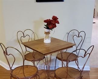 Ice Cream Parlor Set (4 chairs and table)