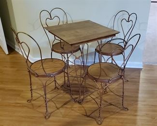 Ice Cream Parlor Set (4 chairs and table)