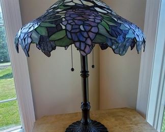 Tiffany Style Table Lamp Grapes / Grapevines
