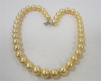 FAUX PEARL PEACH TONE NECKLACE 18"