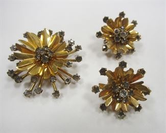 VINTAGE GOLD FILLED STARBURST PIN/PENDANT AND SCREW BACK EARRINGS. PENDANT IS 1.75" DIAMETER