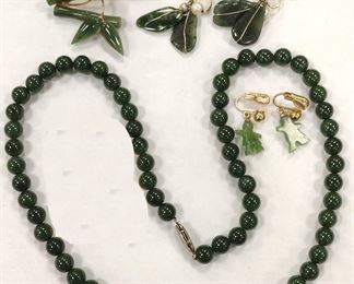 "JADE" BEADED NECKLACE, TREE PIN AND TWO PAIRS OF EARRINGS, ONE WITH PEARLS