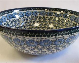 POLISH SERVING BOWL, SIGNED AND DATED 2004. 10.75" DIA