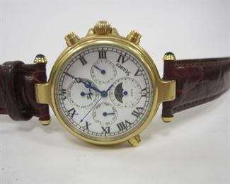 STAUER WRIST WATCH WITH LEATHER BAND. CALENDAR WATCH. SELF WINDING, RUNS.
