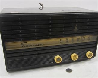 EMERSON MODEL 823 SERIES B RADIO. CASE IS 13.25 X 7.5". TAPE RESIDUE ON TOP. POWERS UP AND BUZZES WITH FAINT RECEPTION IN BACK GROUND. NOT TESTED WITH ANTENNA