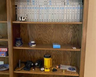 Star Trek VHS collection. Where is my idiot brother when I need him. I swear to God he collects and sells VHS tapes. Last year he sold over 1000 tapes....for a total of $17.