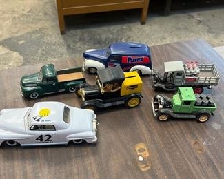  VARIOUS VINTAGE CARS/COIN BANKS