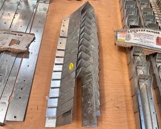 APPROX 11 MOUNT HANGERS