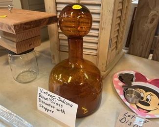 VINTAGE INDIANA BLOWN GLASS DECANTER WITH STOPPER