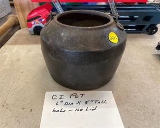 CAST IRON POT, NO LID