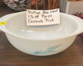  VINTAGE BLUE WHEAT 1 1/2 QT PYREX CASSEROLE DISH