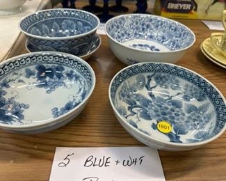 LOT OF BLUE AND WHITE BOWLS