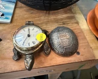 TURTLE CLOCK