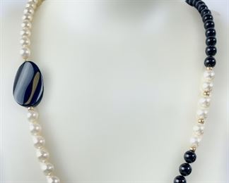 Fine 14K Gold Hand Knotted Pearl & Black Onyx 26Ó Necklace
