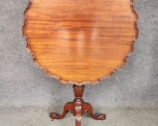 Antique Pie Crust Tilt Top Side Table
