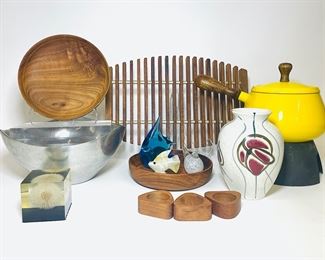 MCM NAMBE BOWL ; Yellow Enamel ware fondu pot on stand with art Glass Fish and Birds ; MCM WOODEN BOWLS, HOT PLATE STAND WITH NAPKIN RINGS ALSO INCLUDES MCM VASE
