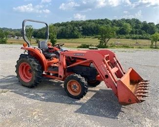 kubota tractor with loader