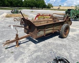  JOHN DEERE MANURE SPREADER