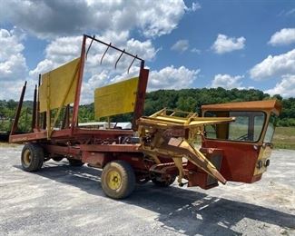 NEW HOLLAND 1048 STACKCRUISER BALE WAGON