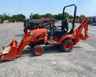 kubota tractor with backhoe attachment  only 10 hours