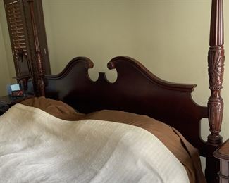 King bed (no mattress)