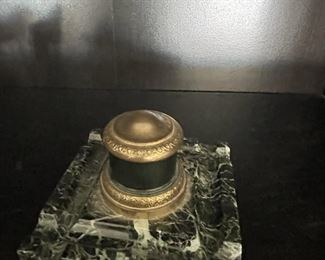 Ink well with glass insert