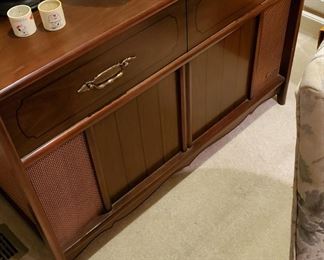 1960's Magnavox Micromatic LP Player, Made in England 