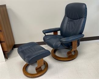 Lot 2465 Swivel Recliner Blue Leather Arm Chair with Ottoman