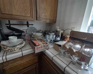 Dishware and stem ware will be priced by lots.