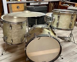 1965 Ludwig drum set in original condition 