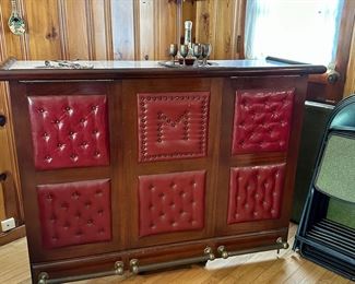 Vintage rolling bar