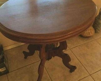 Amazing Oval Parlor Table On Wheels