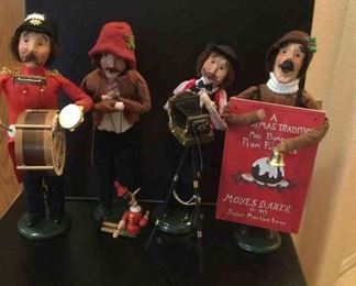 Four Street Performer Carolers Byers LTD