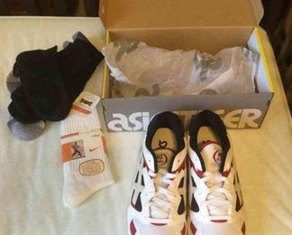 NIB ASICS Gel Diablo Mens Size Nine and a Half