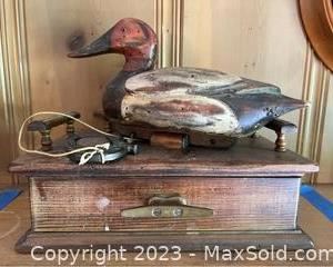 wduck decoy with anchor on wood box2361 t