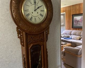 BEAUTIFUL ANTIQUE CLOCK!