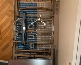 NICE THERAPY ELECTRIC BED...