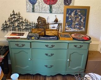 Buffet with a gorgeous color and new handles